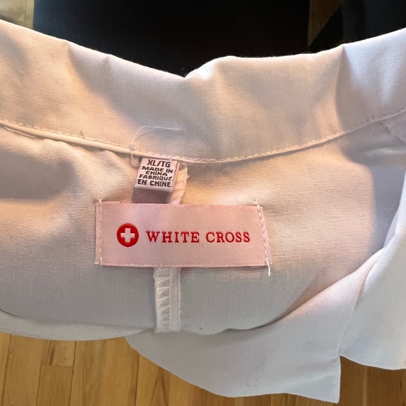 Lab coat size large. Worn twice. Sarrau grandeur large. Porté 2x - Picture 2 of 2